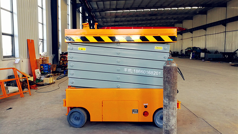 四川成都定制12米自行式升降机